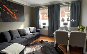 Altbaucharme Deluxe mit Balkon in zentraler Lage